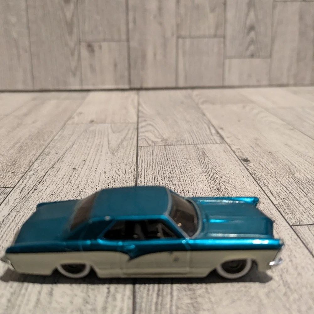 Maisto Chevy Impala Classic Die-Cast Kids Car Toy - Teal and Cream